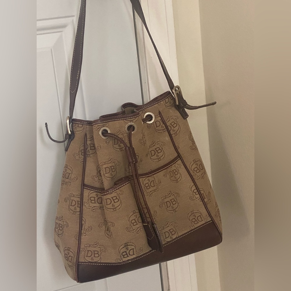 Vintage Dooney and Burke drawstring bucket bag.
